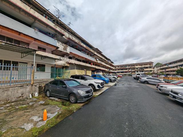 Tun Aminah Flat Renovated Level 4