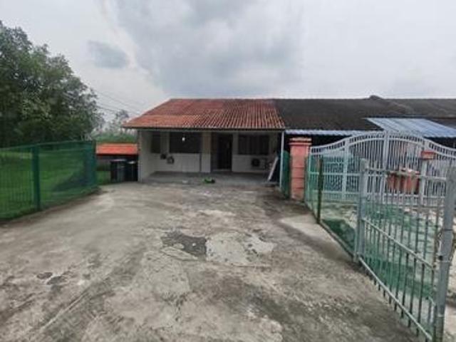 Tun Aminah Single Storey End Lot With Land For Rent