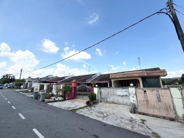 Tun Aminah Single Storey Terrace House Hot Location