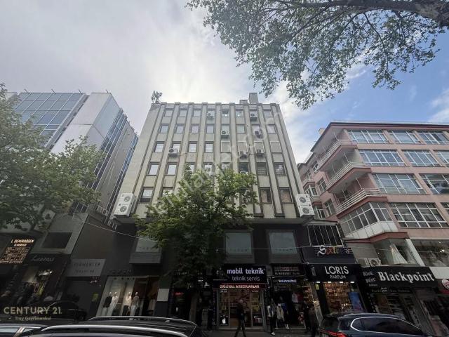 Tunalı Hilmi Caddesi'nde Kiralık Dükkan