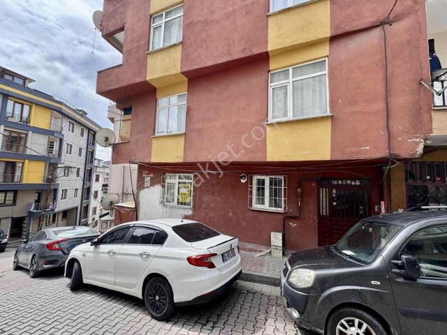 Tuncaydan Balkonlu Merkezi Konum 1+1 İçi Boş Ayrı Mutfak