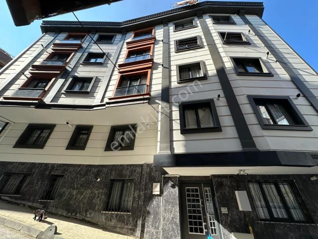 Tuncay'dan Şişli'de Cadde Üzerinde Yeni Binada 1+0 Eşyalı