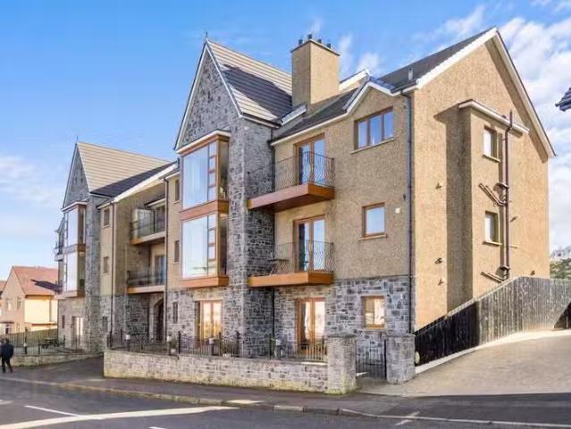 Tunnel Brae Court, 9 Main Street