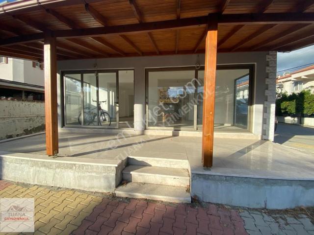 Tuana Emlak'tan Gülpınar'da 195 M2 Kiralık Dükkan