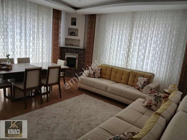 Tugay Kınacı'dan Güngör Caddesin De Satılık 4+1 Ara Kat Daire