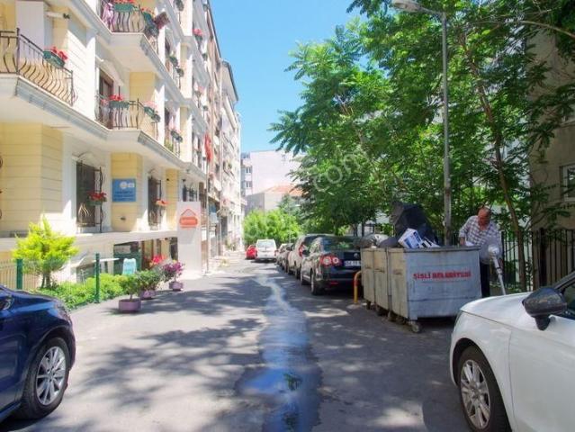 Tülay Özkök'ten Şişli Ticari Merkez Geniş Yüksek Giriş Daire