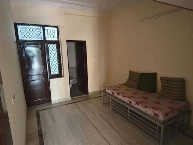 Tulip Mall 3 Bedroom 200 Sq. Mt. Builder Floor in Sector 46 Noida Listing ID: #9905
