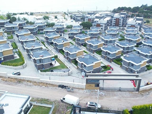 TURYAP'TAN ÇANDARLI'DA DENİZE YAKIN SATILIK VİLLA İMARLI ARSA