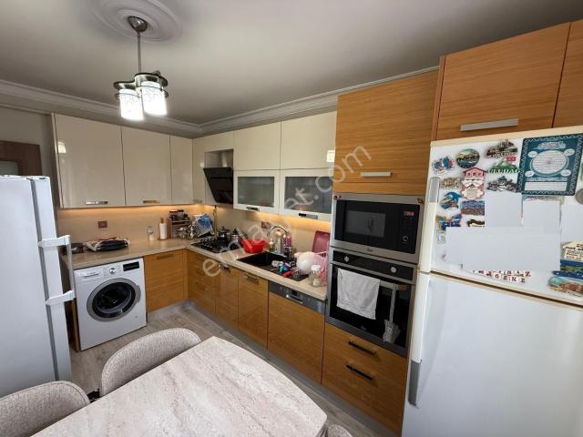 Turyap'tan Buca Yeşilbağlar Mah Anacadde 2+1 110 M2 Doğalgazlı