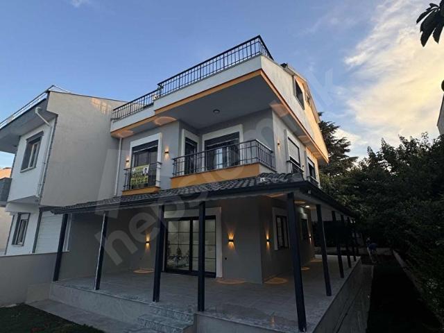 TURYAP'TAN GÜLKENT SİTESİNDE EŞSİZ VİLLA