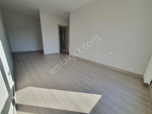 Turyaptan Emlak Konutta Yüksek Katta Manzaralı Satılık Daire 3+1 159 M2