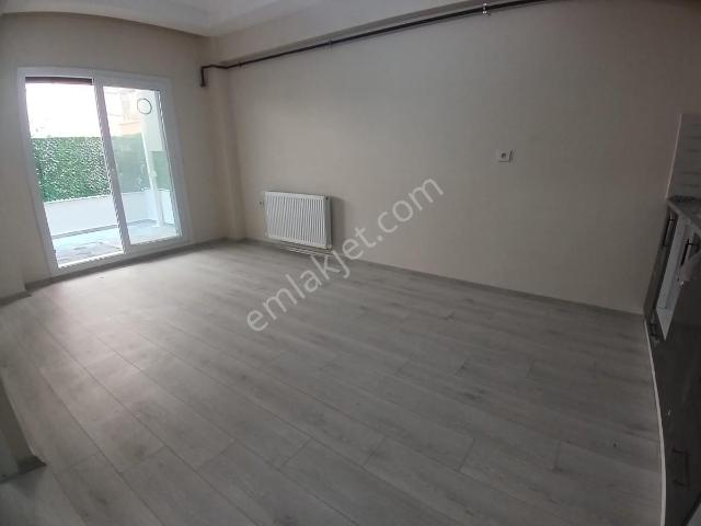 Turyaptan İşçievlerinde 1+1 Kiracılı Bahçeli Satılık Daire
