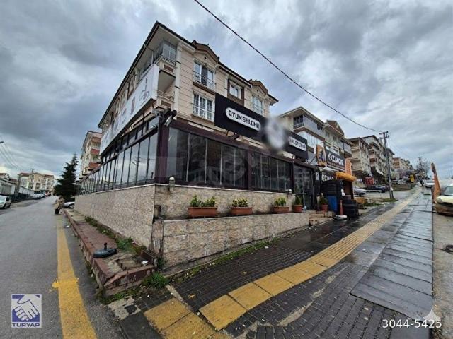 TURYAP'TAN İŞLEK CADDE ÜZERİ KÖŞE BAŞI 450m2 BACALI DÜKKAN