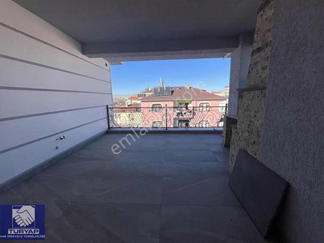 Turyap'tan Selimbeyde Satılık 5+2 Triblex Villa