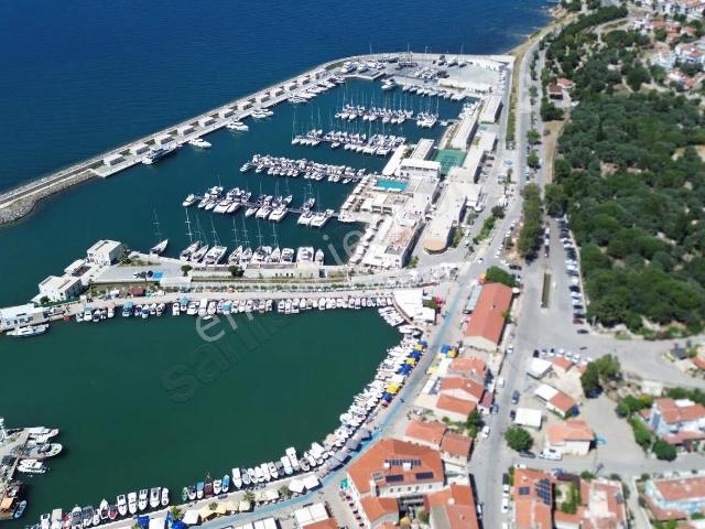 Turyap'tan Yenifoça Merkezde Marina'ya Yakın Satılık 5+1 Dubleks