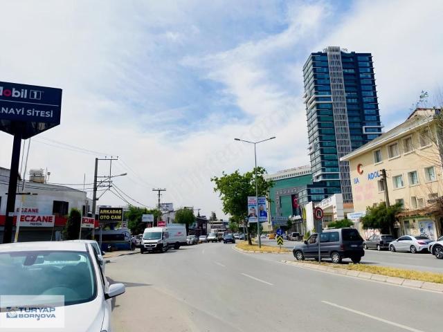 Turyap Bornova'dan 3. Sanayide Cadde Üstü Satılık İşyeri