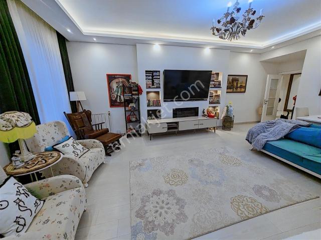 Turyap Hürriyetten Denli Royal Residansda 4+1 Satılık Daire