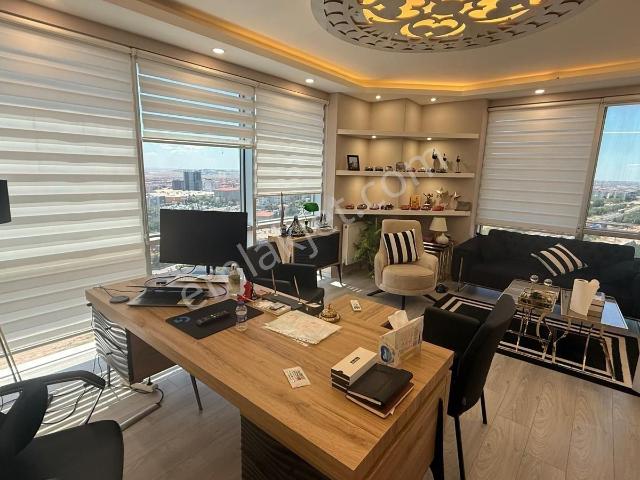 Turyap Hürriyetten Real Towersda Kiracılı 150 M² Satılık Ofis