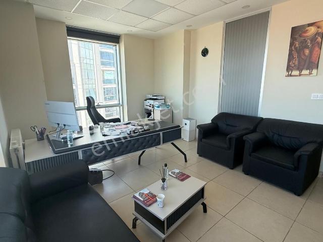 Turyap Hürriyetten Real Towersda Kiracılı 66 M² Satılık Ofis