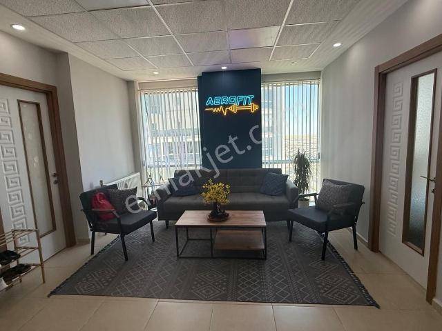 Turyap Hürriyetten Real Towersda Kiracılı 76 M² Satılık Ofis