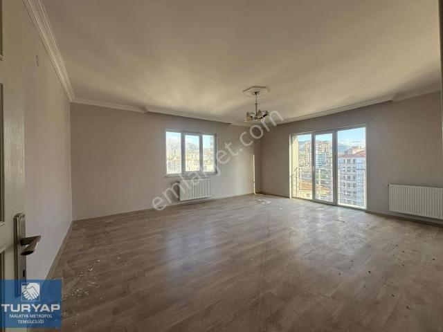 Turyap Metropolden Bostanbaşında 3+1 Satılık Daire