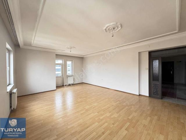 Turyap Metropol'den Başharık'ta Kiralık 3+1 Geniş Daire