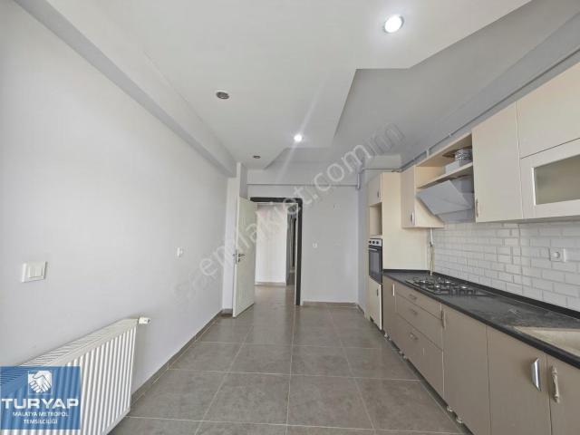 Turyap Metropol'den Babür Sitesinde 3+1 Kiralık Daire