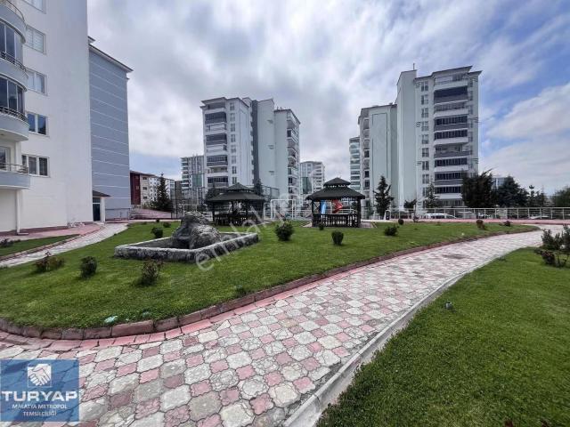 Turyap Metropol'den Güngör Cad. Besler 1 Sit. Satılık 4+1 Daire