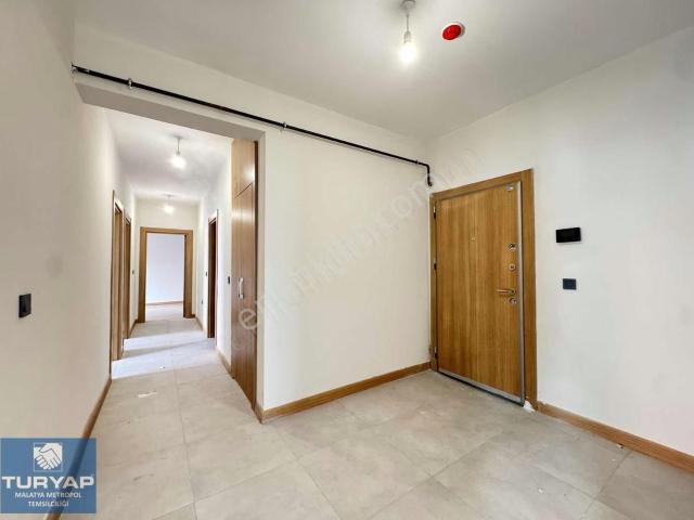 Turyap Metropol'den Fahri Kayahan Toki'de 3+1 Kiralık Daire