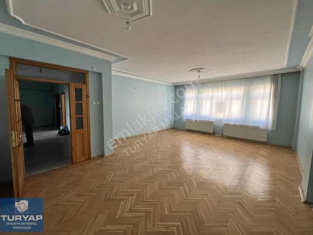 Turyap Metropol'den Kernek'te 3+1 Satılık Daire