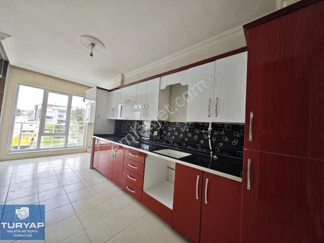 Turyap Metropol'den İlyas Mah.muhtarlık Yanı Kiralık 3+1 Daire