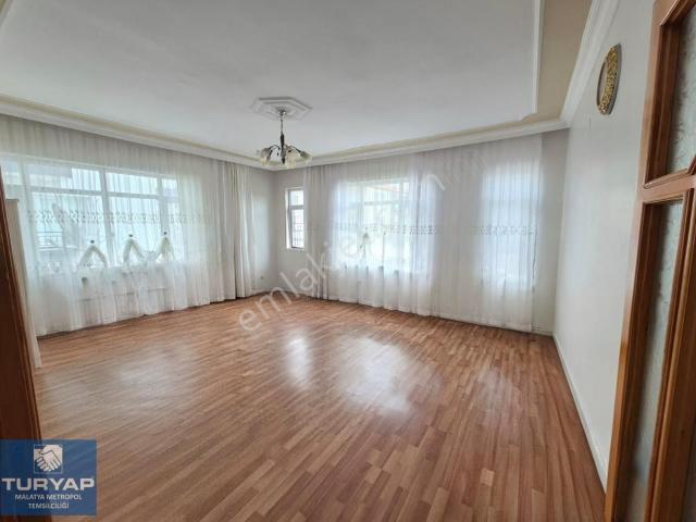 Turyap Metropol'den Turgut Özal Mahalle'sinde 3+1 Satılık Daire