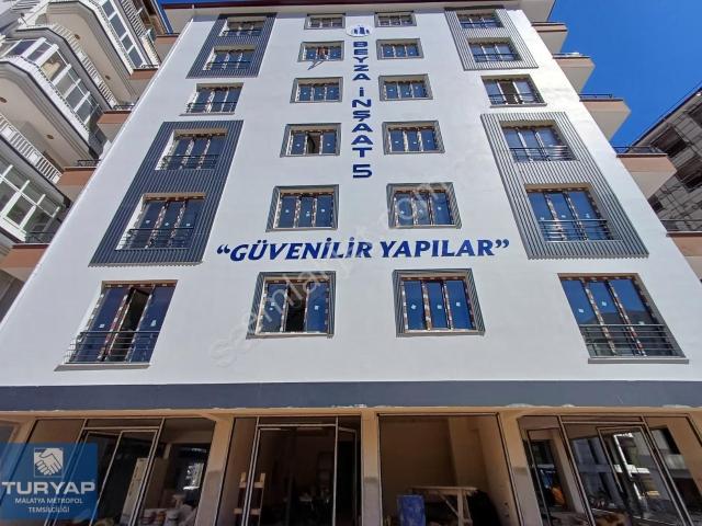 Turyap Metropolden Vali Konağı Ana Cad Üzeri Kiralık Köşe Dükkan