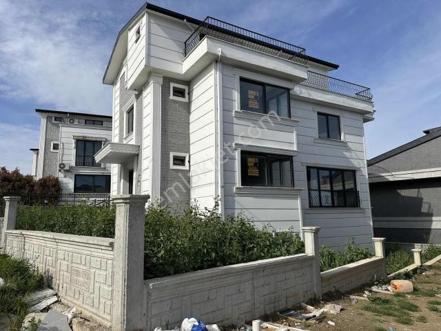 Turyap Soner'den Satılık Kadıköy'de Deniz Manzaralı Yeni Villa