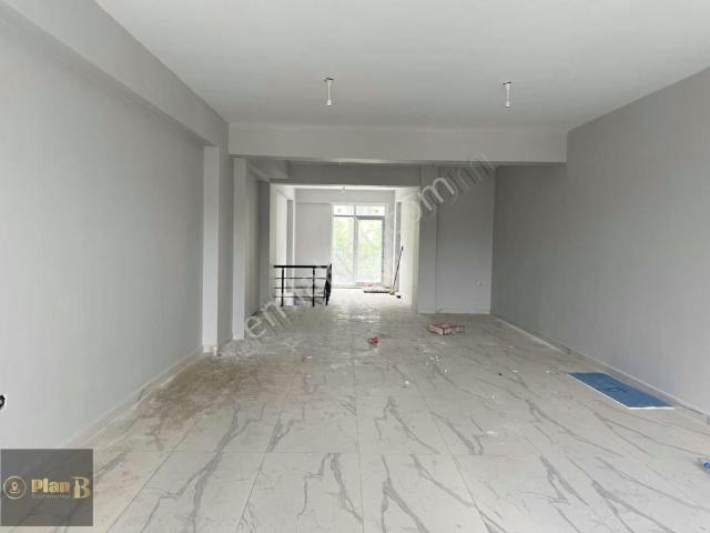 Turan Güneş Caddesinde 130 M² Satılık Dubleks Dükkan!