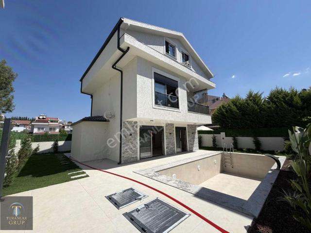Turanlar Gruptan Foçada Satılık Villa