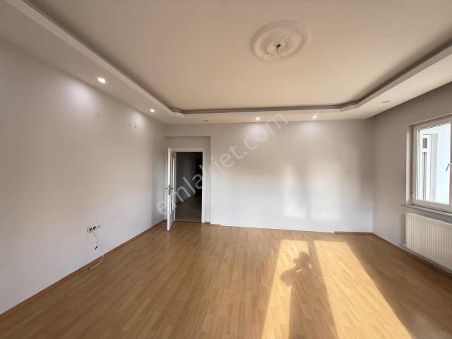 Turanlardan. kernek İpek Caddesinde Geniş 3+1 Kiralık Daire!