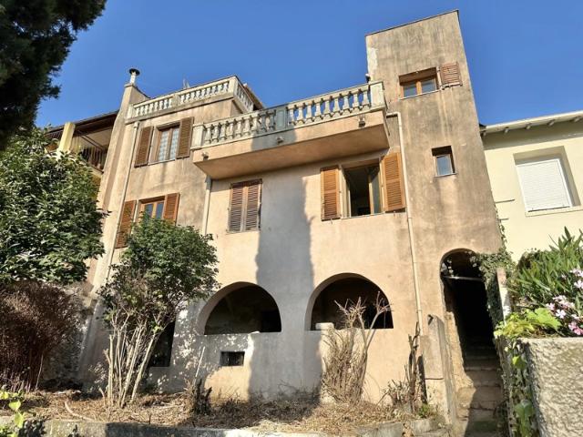 TURBIE MAISON DE VILLAGE 850m2 DE JARDIN
