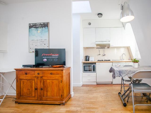 Turbigo bright 1bdrm apartment, Paris Amsterdam Apartments for Rent