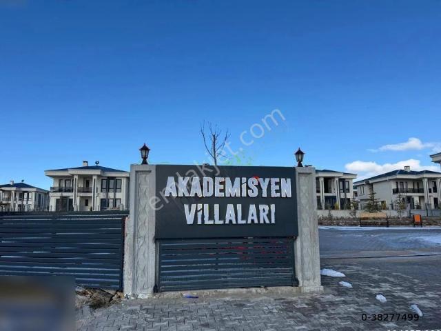 Turemko Gayrımenkul'den Satılık 5+1 Villa