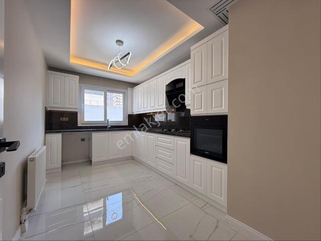 Turgut Özal'da 4+1 170 M2 Hasarsız Ultra Lüks Satılık Daire