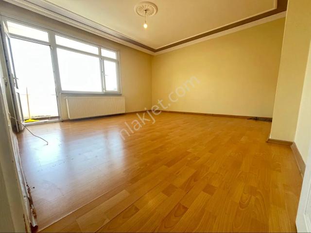 Turgut Reis Mah. Çift Balkonlu Metroya Yürüme Mesafesi Geniş Ve Ferah 2+1 Kiralık Daire