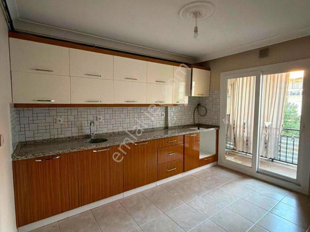 Turgutlu Yıldırım Mahallesi'nde Geniş Ve Aydınlık 3+1 Kiralık Daire Cadde Üzeri