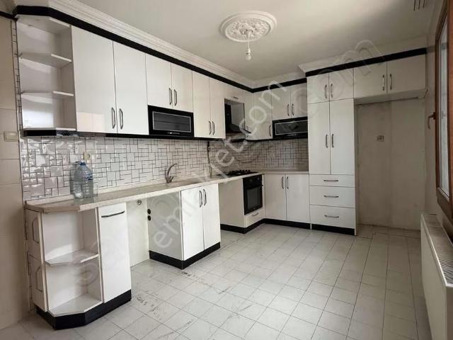 Turgutlu Kervanyolu Üzerinde Kiralık 170 M2 3+1 Doğalgazlı Daire
