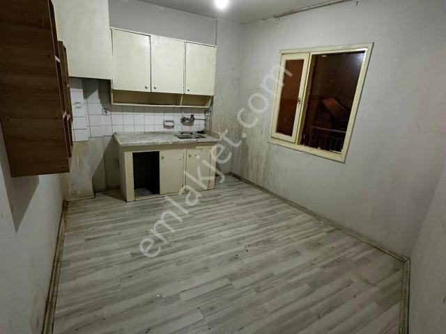 Turgutlu Kiralık Altay Mah 80m2 2+1 Oda Zemin Üstü 1. Kat Sobalı Daire