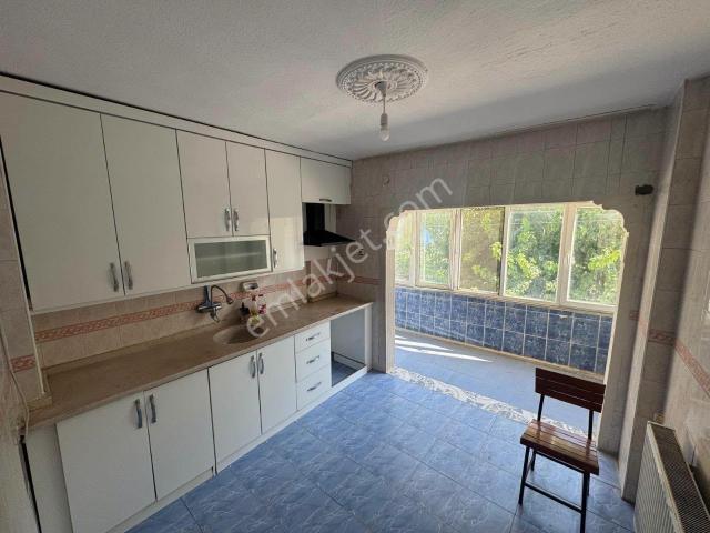 Turgutlu Kiralık Şehitler Mah 90m2 2+1 Oda 1. Kat Balkonlu Klimalı Daire