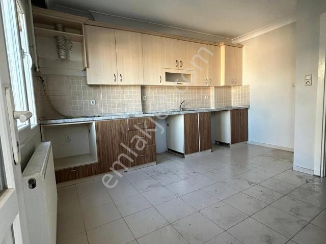 Turgutlu Kiralık İstiklal Mah 90m2 2+1 Oda 3. Son Kat Doğalgazlı Balkonlu Daire