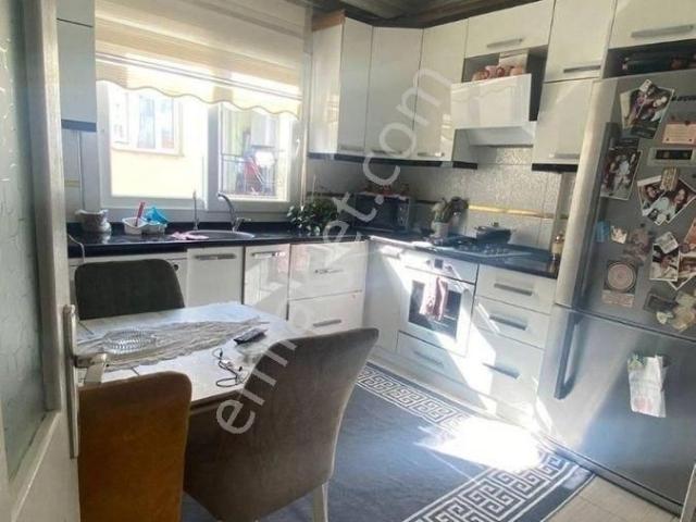 Turgutlu Satılık Cumhuriyet Mah 4+1 Oda +3. Son Kat 180m2 Bürüt 140m2 Net Kullanım Alanı Doğalgazlı