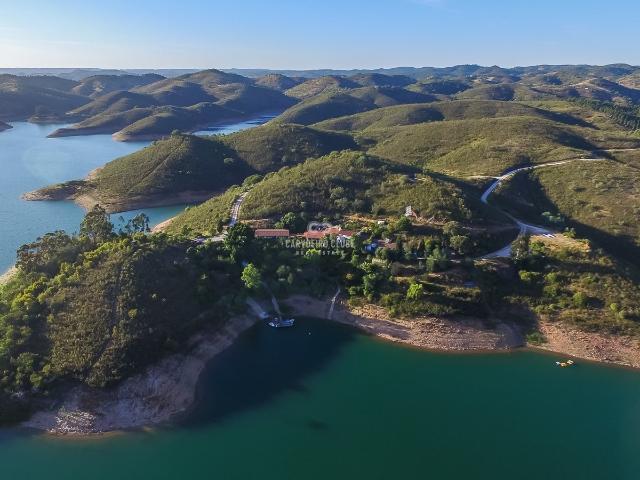 Turismo rural Quinta de 16 quartos à beira da barragem em belas paisagens intocadas 5,3 ha