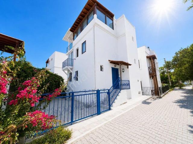 Türkbükü Denize 50mt Satılık 2+1 Villa